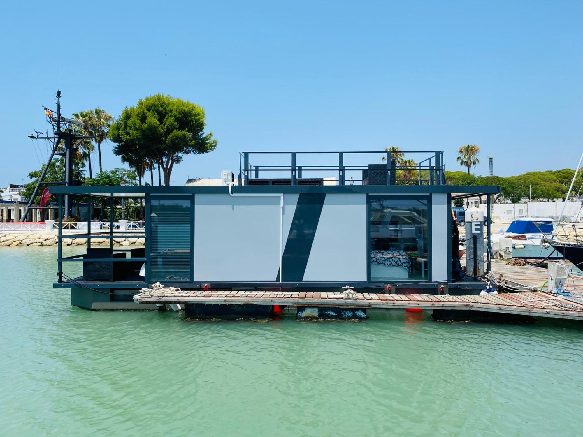 Botel Houseboat Cadiz El Puerto - Casa Flotante