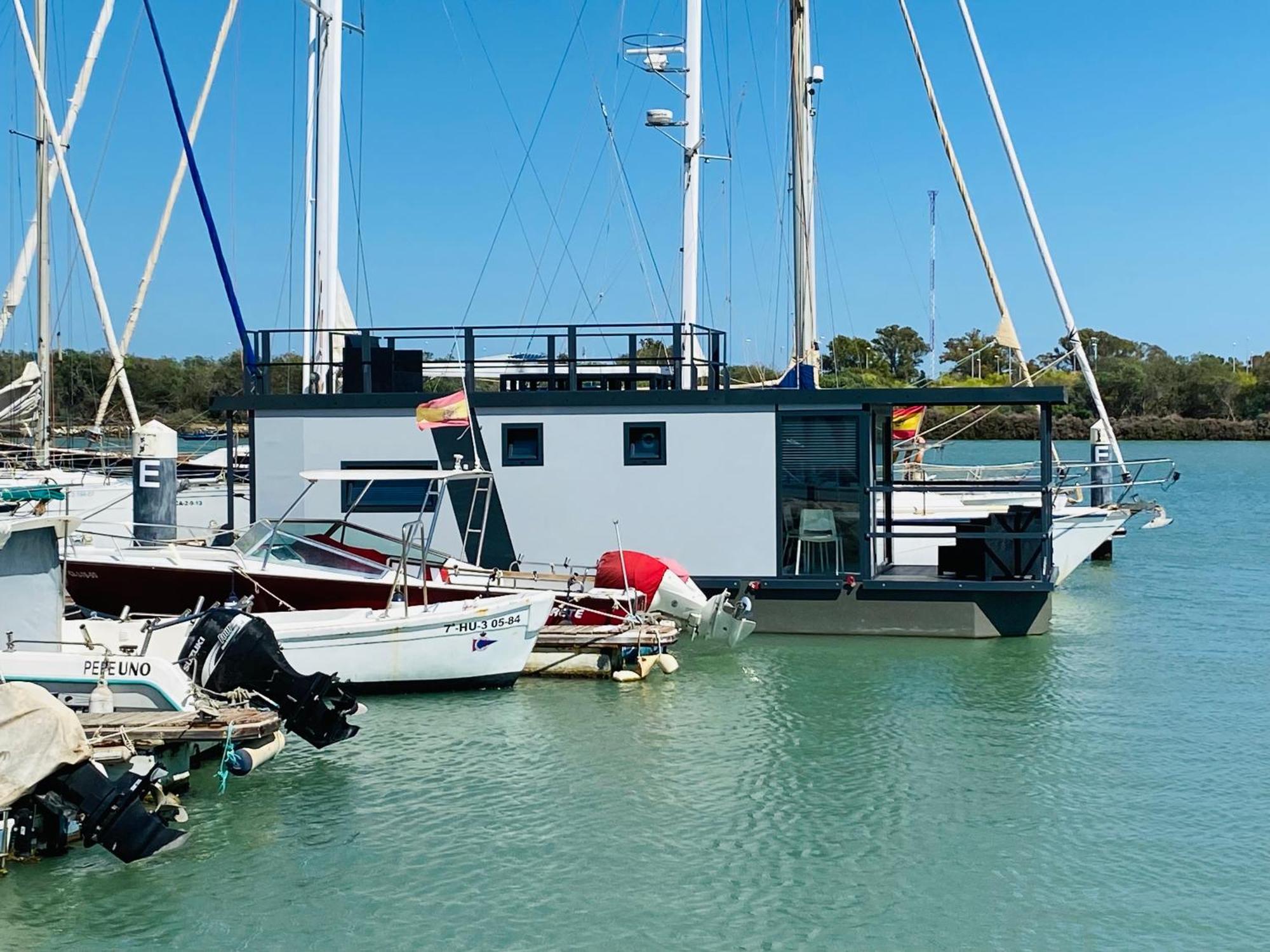 Botel Houseboat Cadiz El Puerto - Casa Flotante