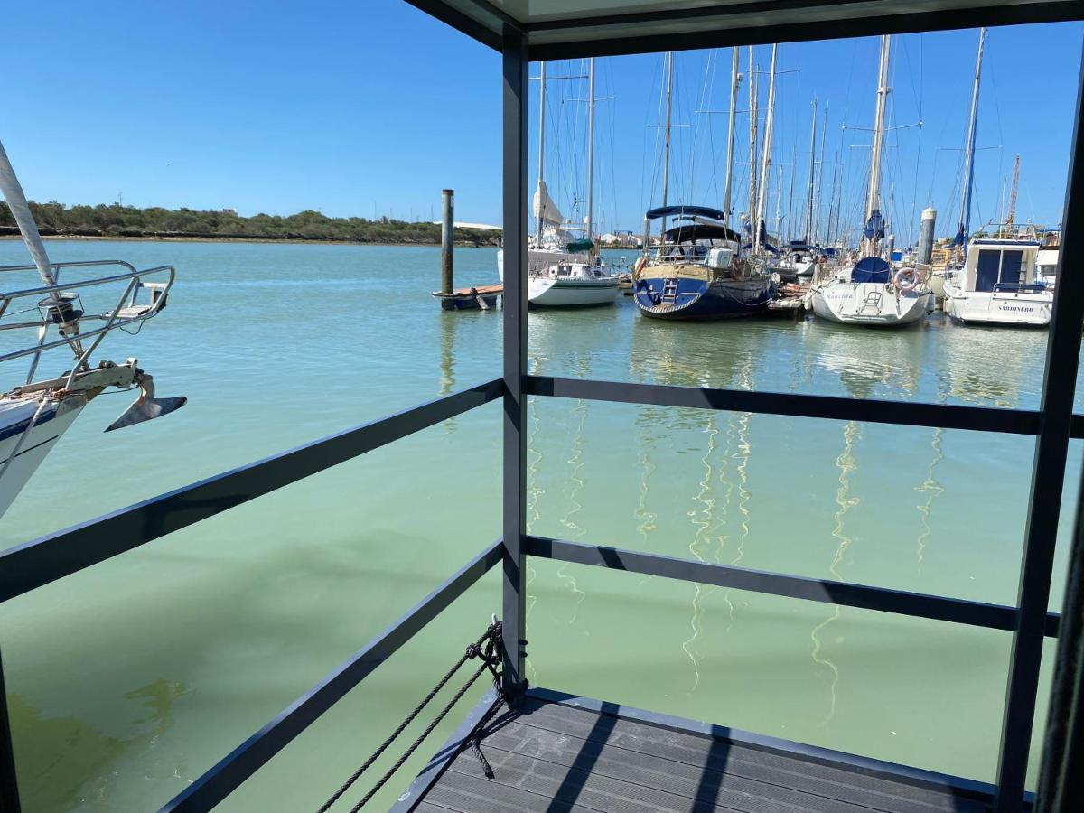 Houseboat Cadiz El Puerto - Casa Flotante Botel *
