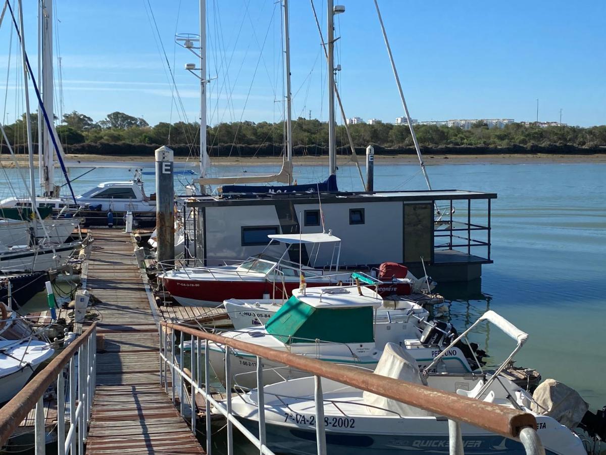 Botel Houseboat Cadiz El Puerto - Casa Flotante *