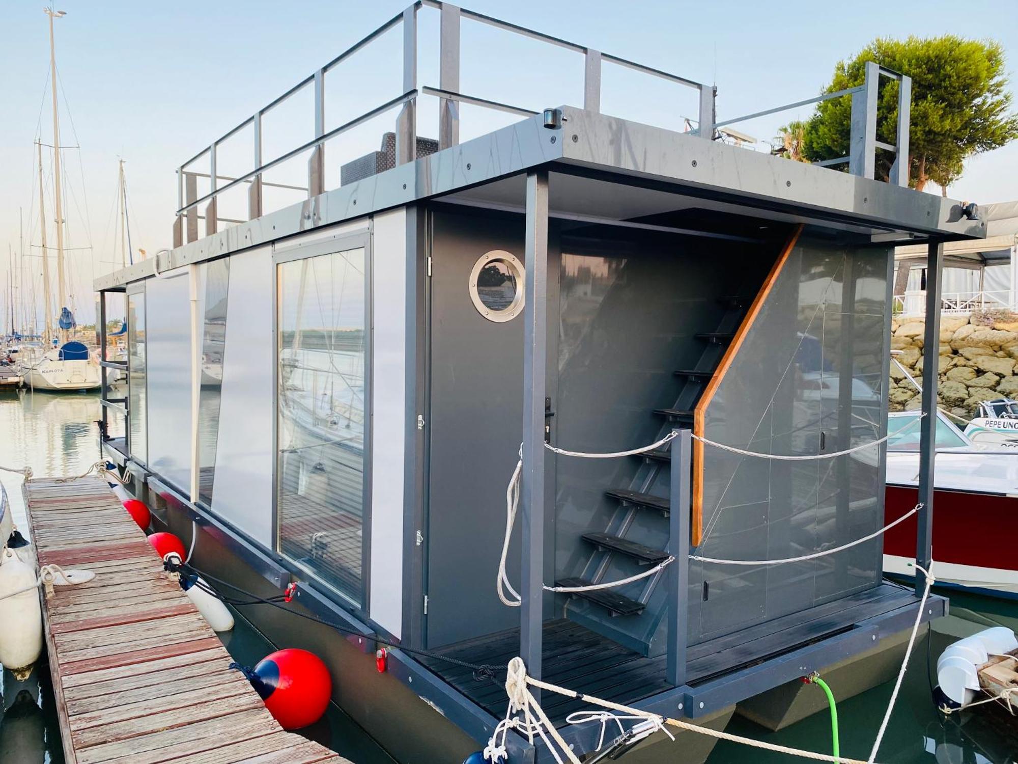 Botel Houseboat Cadiz El Puerto - Casa Flotante *