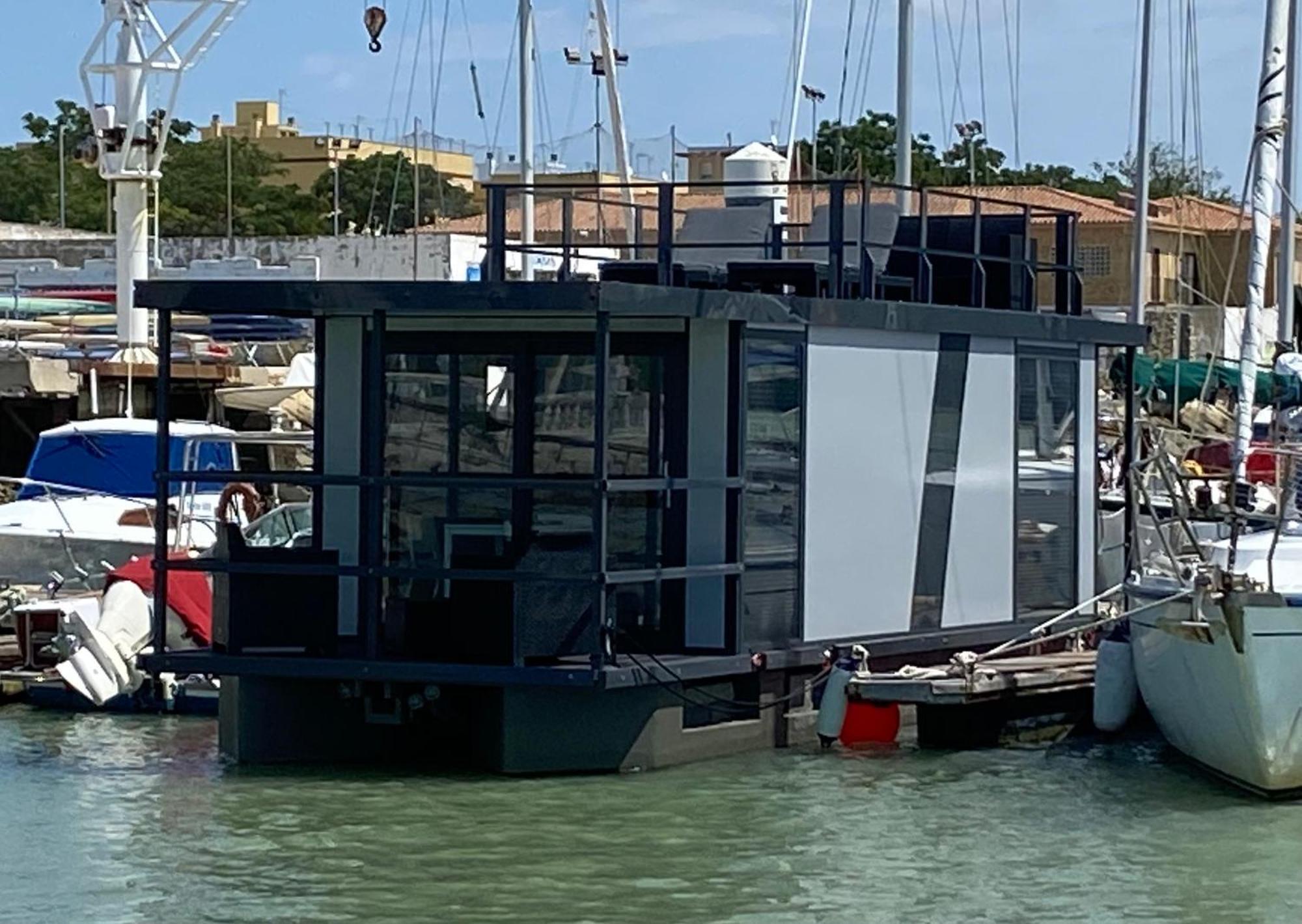 Botel Houseboat Cadiz El Puerto - Casa Flotante